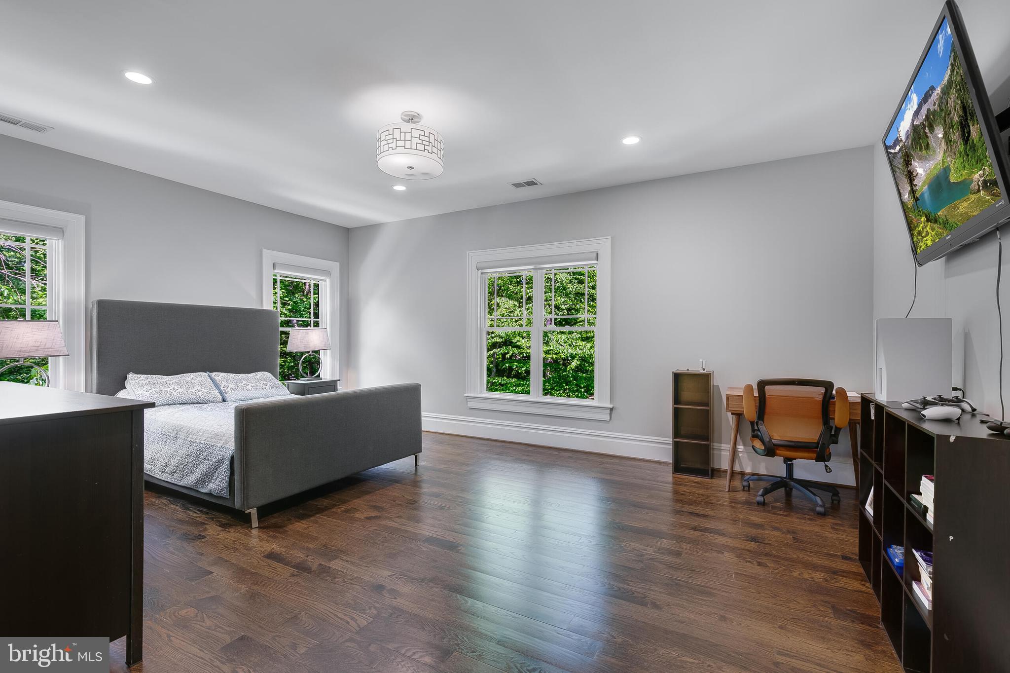 7004 RIVER OAKS DRIVE