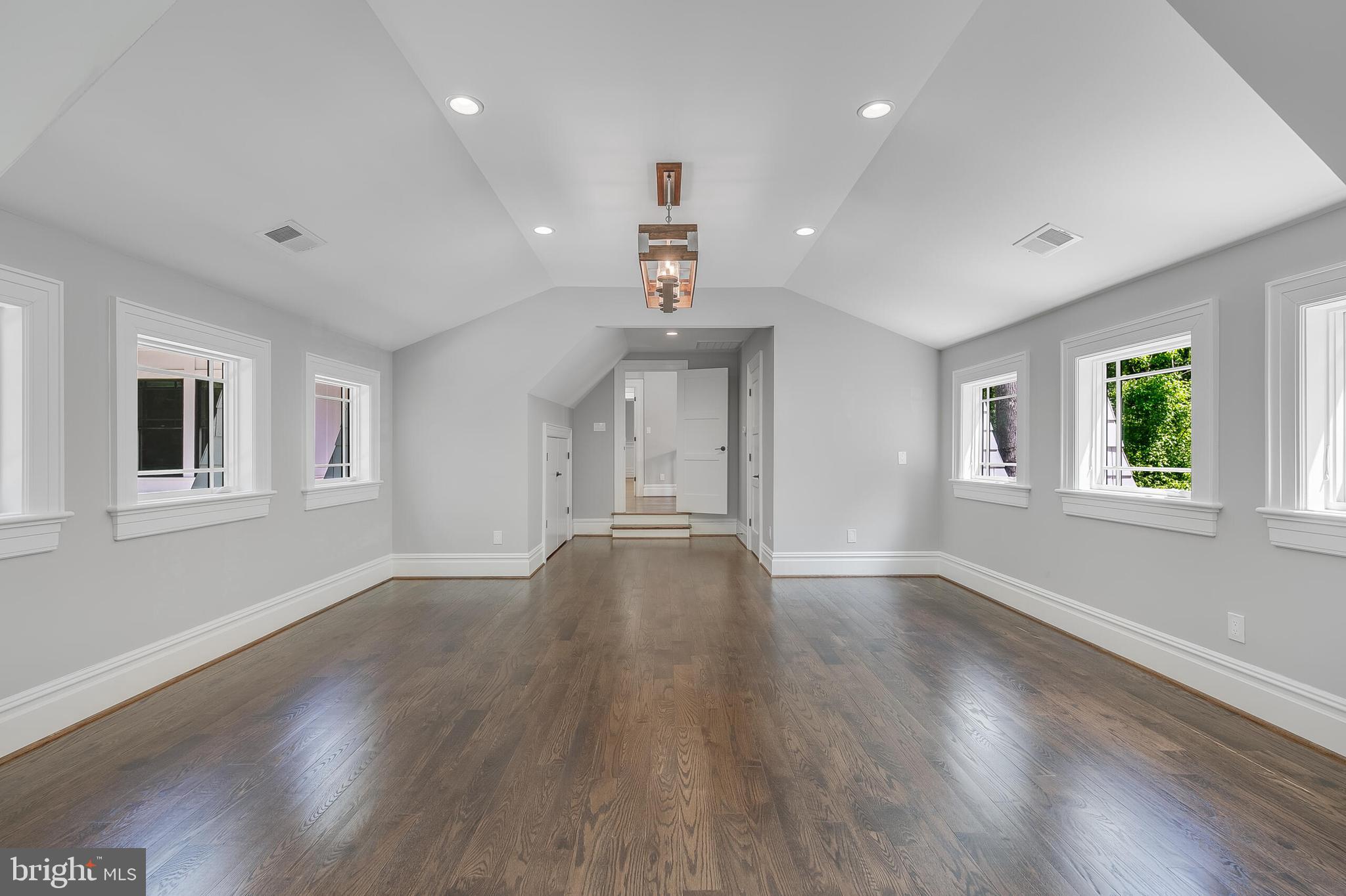 7004 RIVER OAKS DRIVE