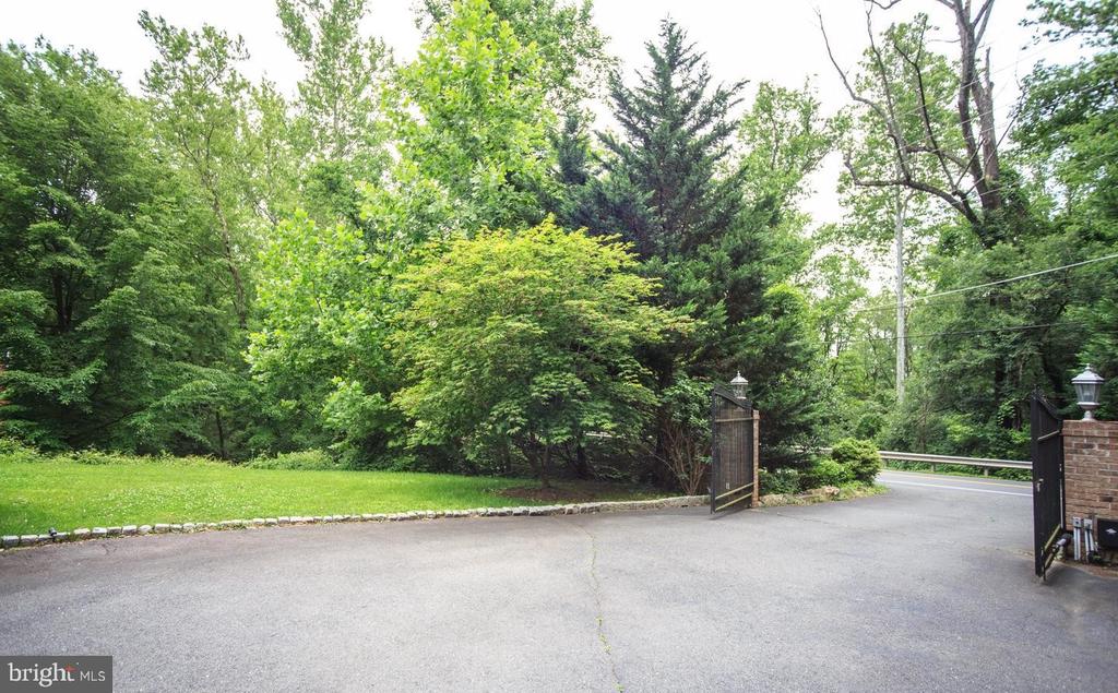 6125 OLD DOMINION DRIVE