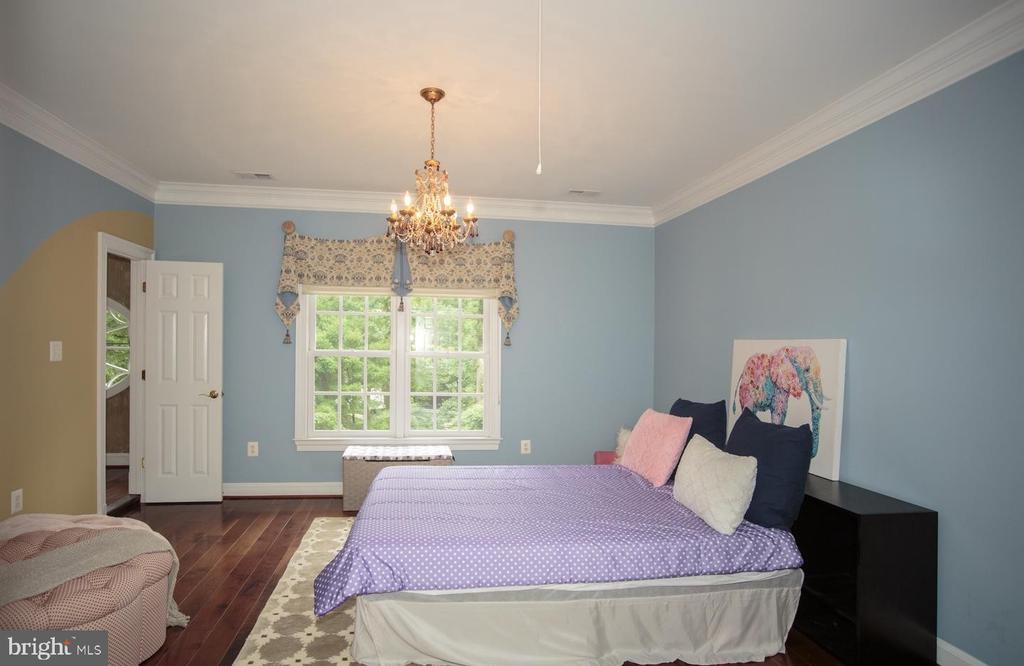 6125 OLD DOMINION DRIVE