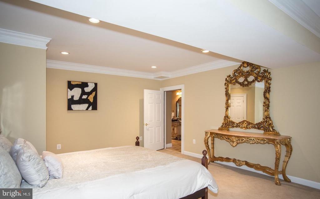 6125 OLD DOMINION DRIVE