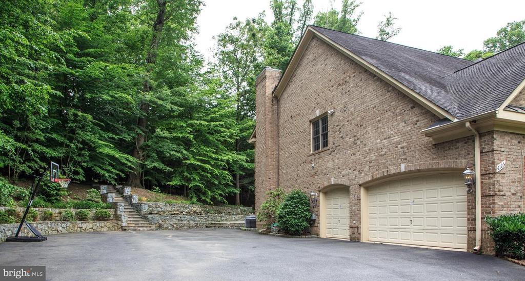 6125 OLD DOMINION DRIVE
