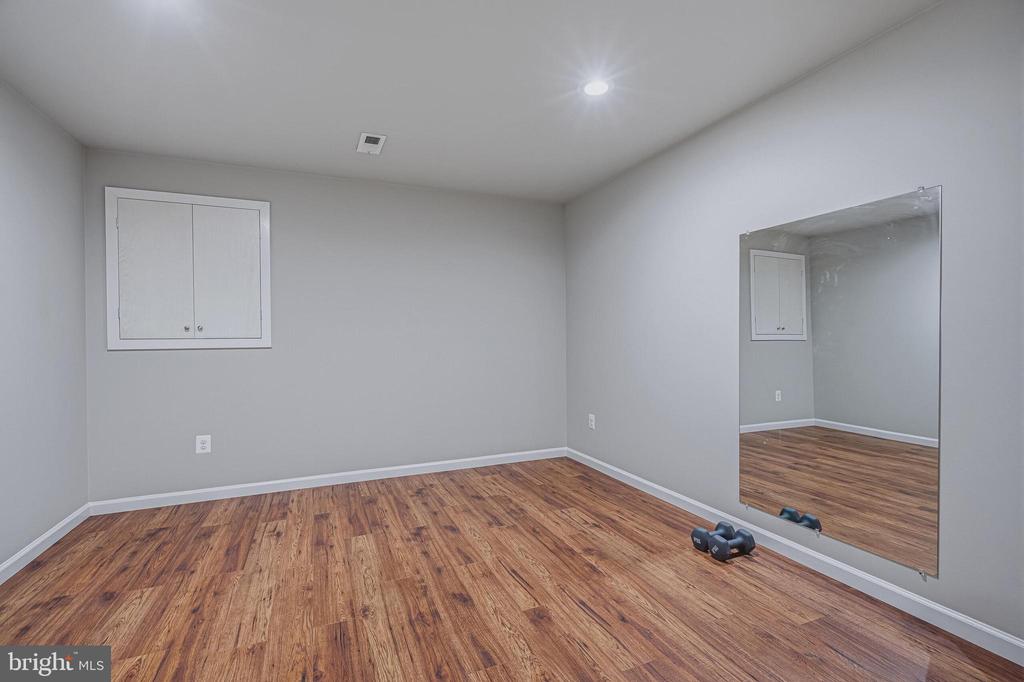 6804 DEAN DRIVE