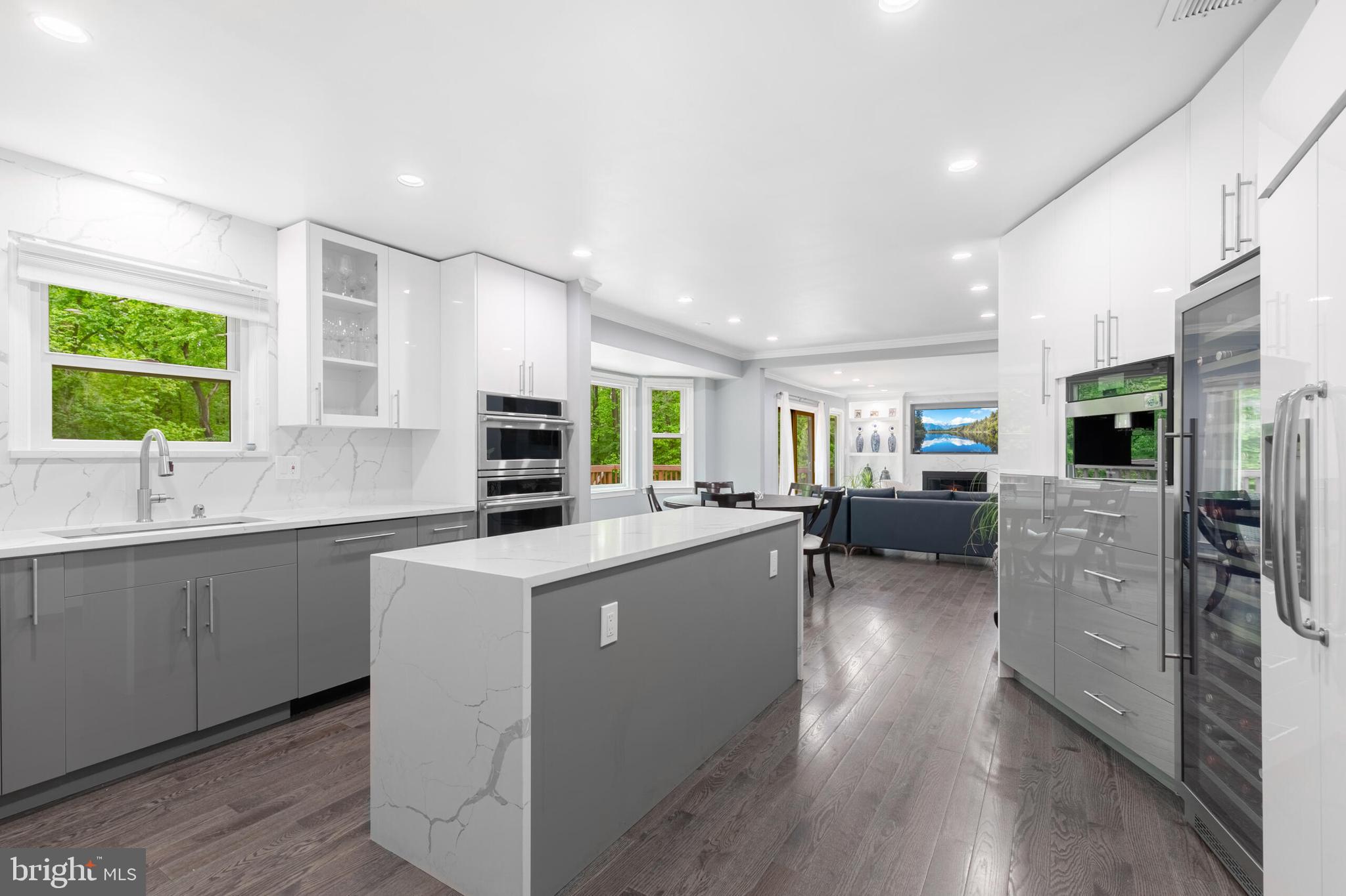 820 RIDGE DRIVE