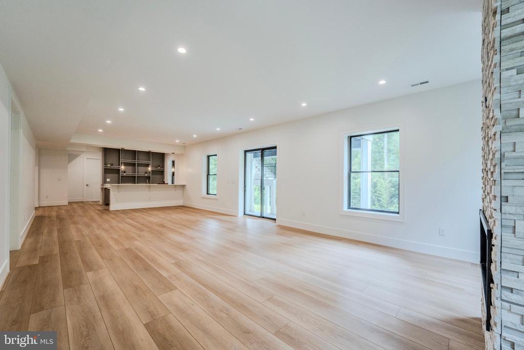 1434 WAGGAMAN CIRCLE