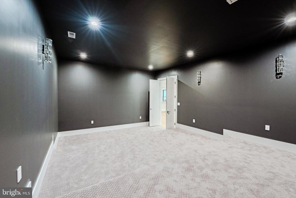 1434 WAGGAMAN CIRCLE