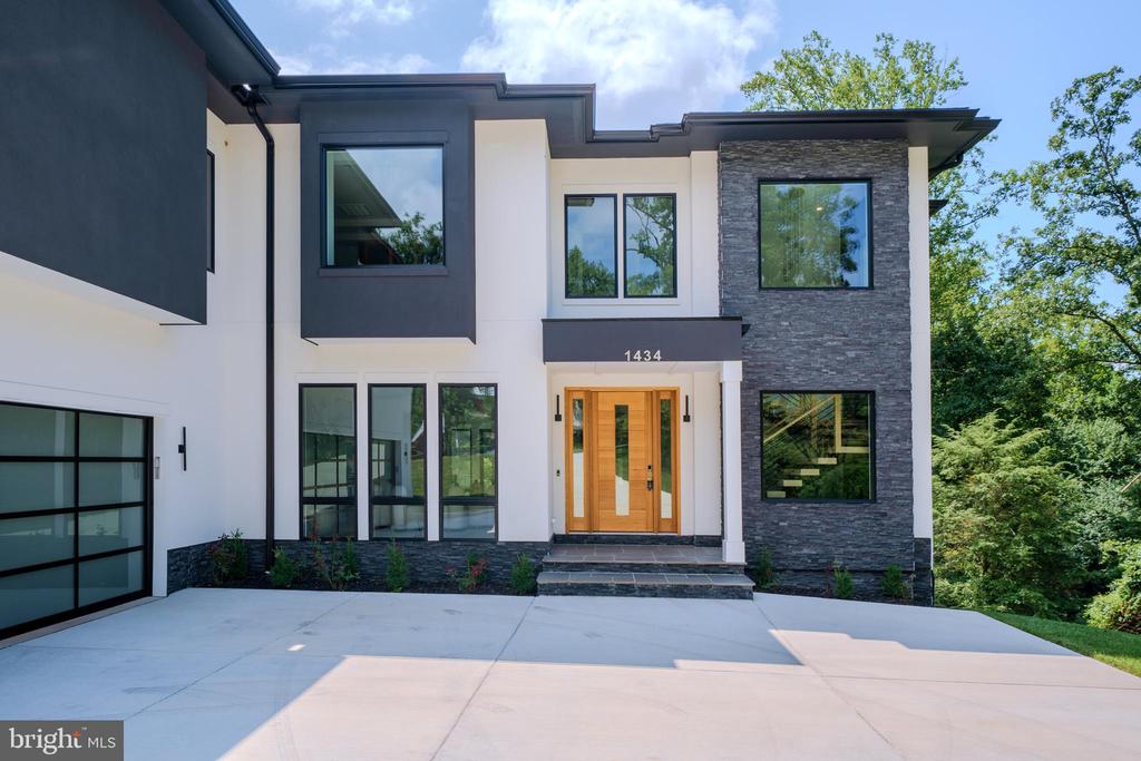 1434 WAGGAMAN CIRCLE