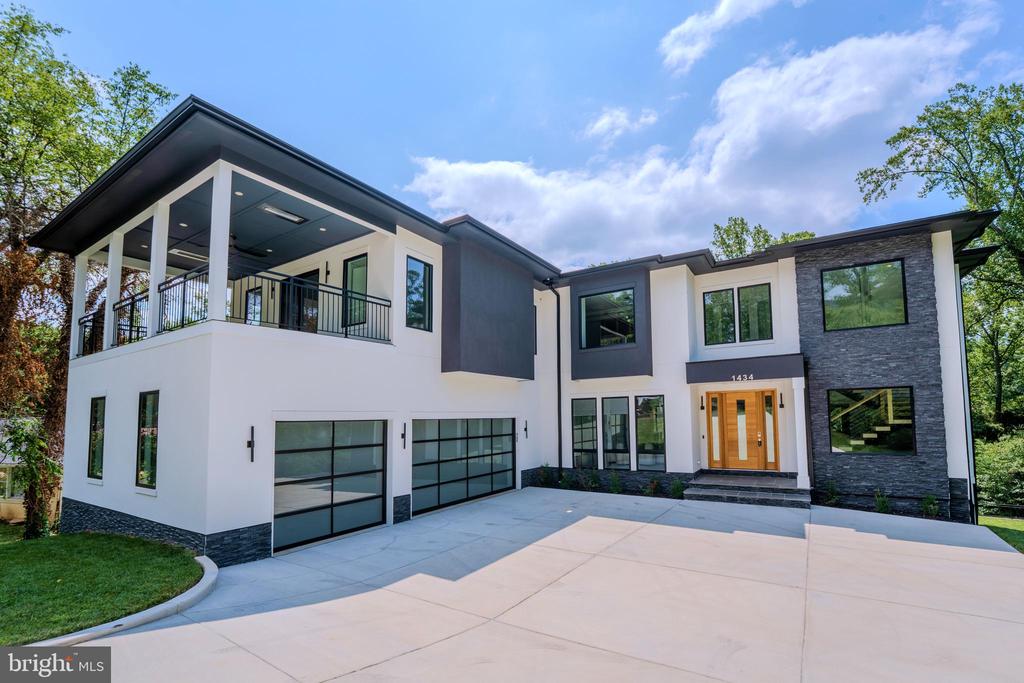 1434 WAGGAMAN CIRCLE