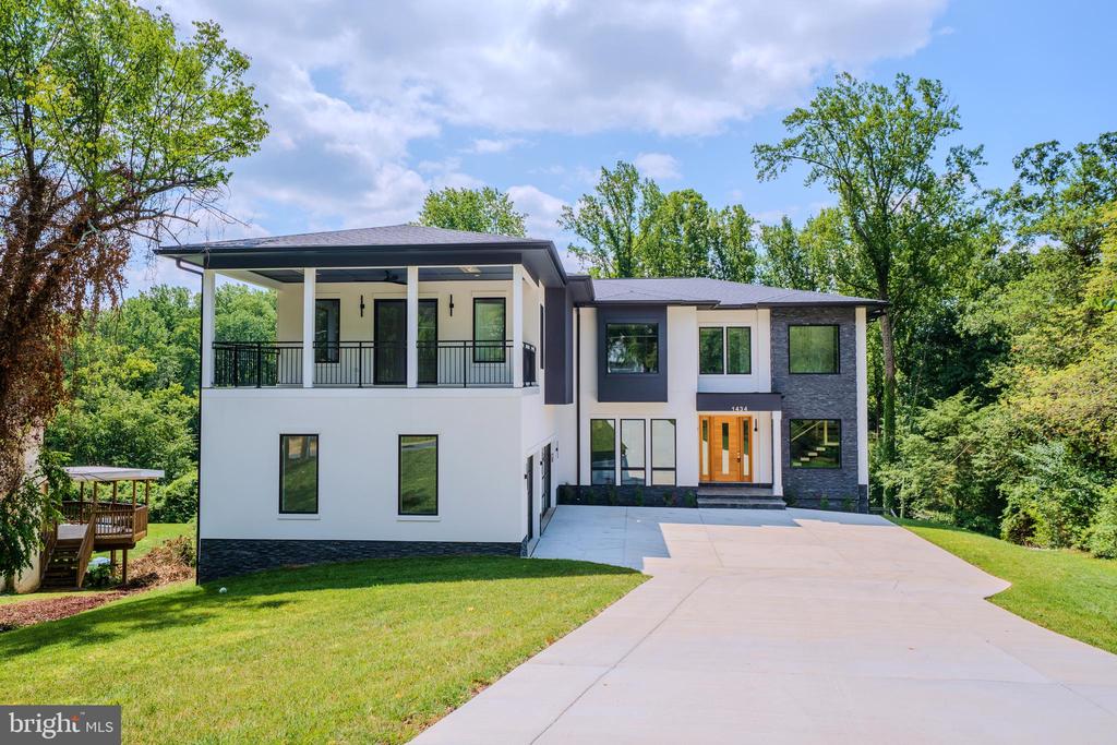 1434 WAGGAMAN CIRCLE