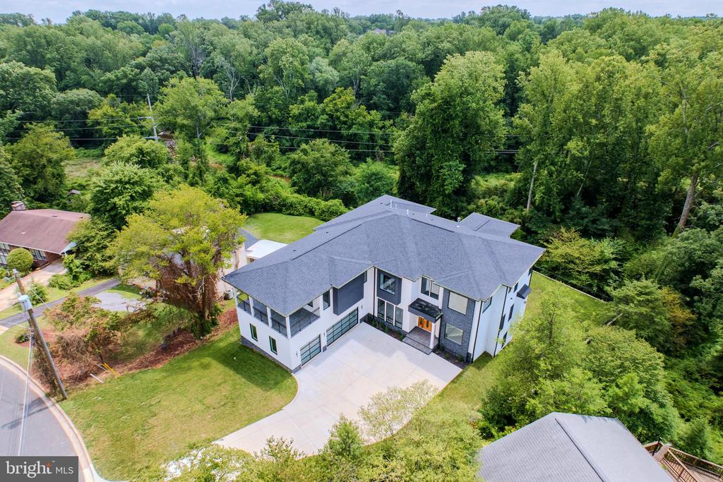 1434 WAGGAMAN CIRCLE