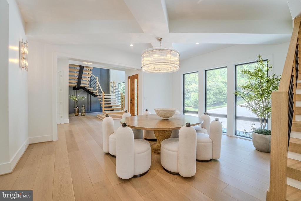 1434 WAGGAMAN CIRCLE