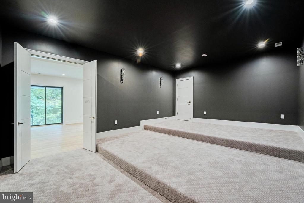 1434 WAGGAMAN CIRCLE