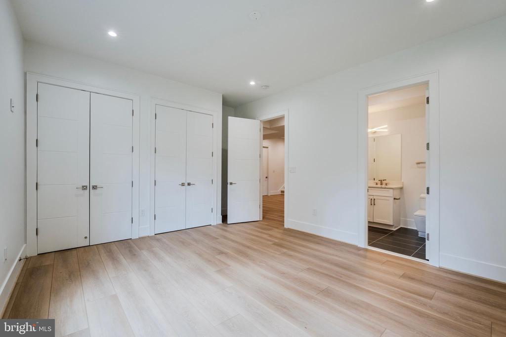 1434 WAGGAMAN CIRCLE