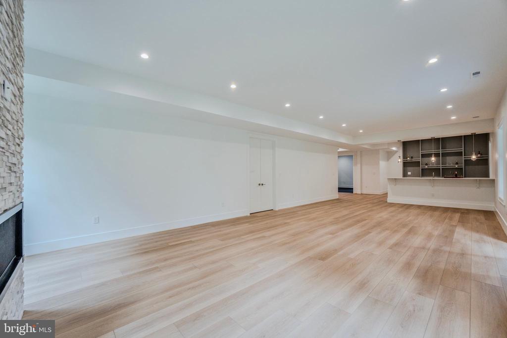 1434 WAGGAMAN CIRCLE