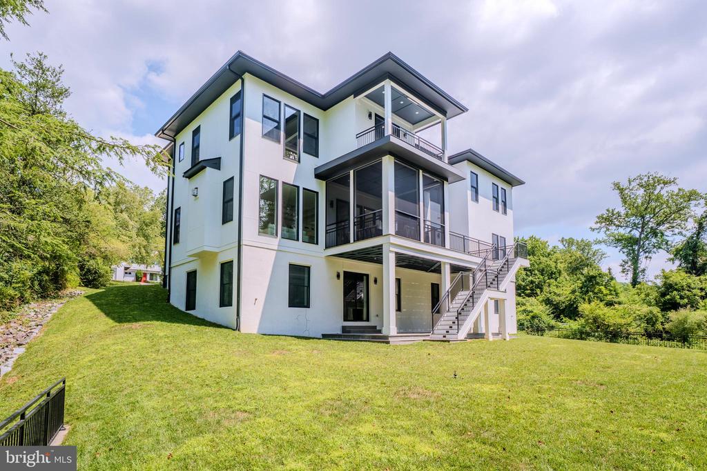 1434 WAGGAMAN CIRCLE