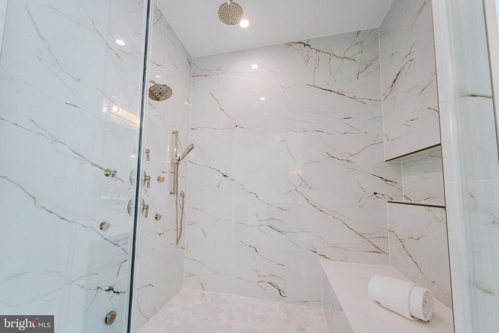 1434 WAGGAMAN CIRCLE