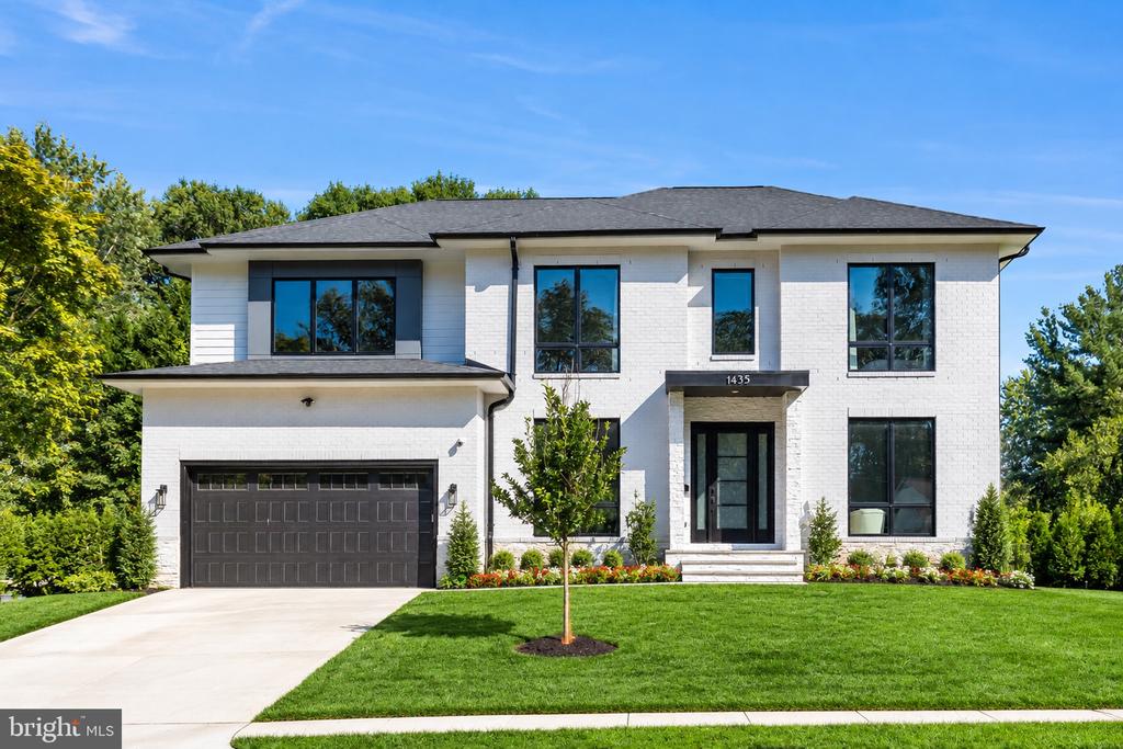 1435 MAYFLOWER DRIVE