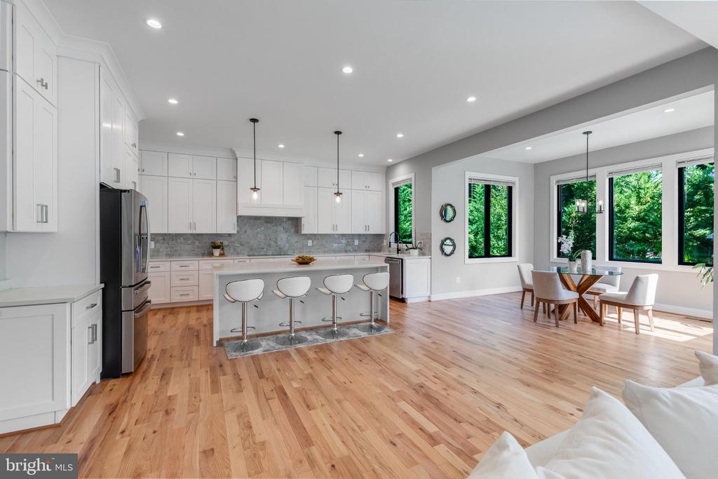 1435 MAYFLOWER DRIVE