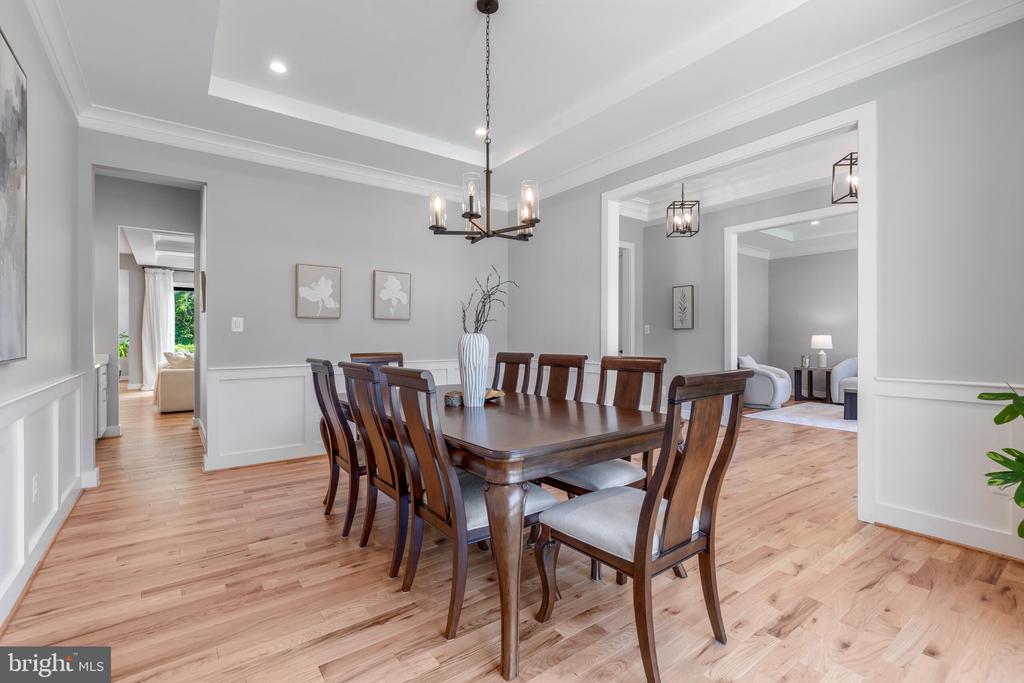 1435 MAYFLOWER DRIVE
