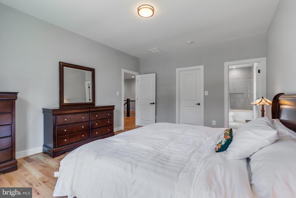 1435 MAYFLOWER DRIVE