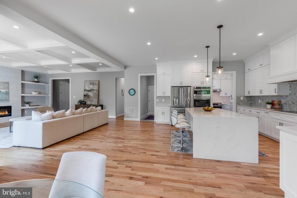 1435 MAYFLOWER DRIVE
