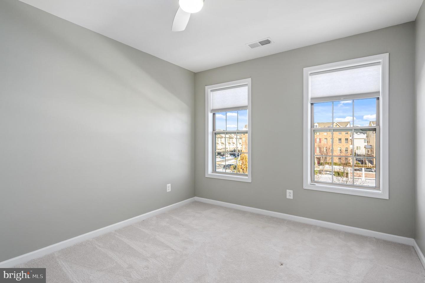 22561 Naugatuck Sq
