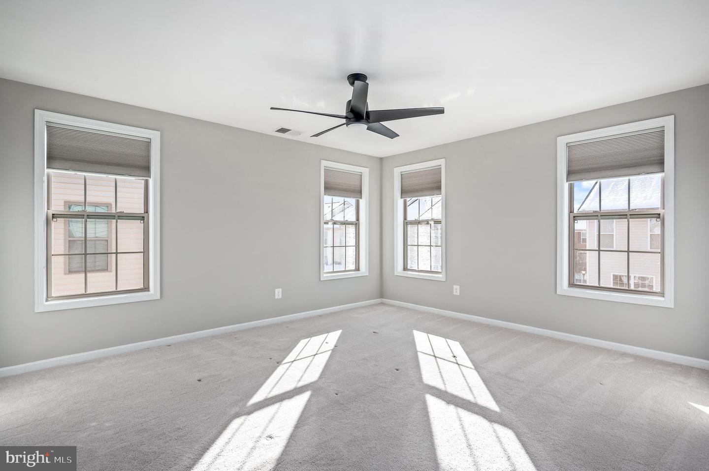 22561 Naugatuck Sq