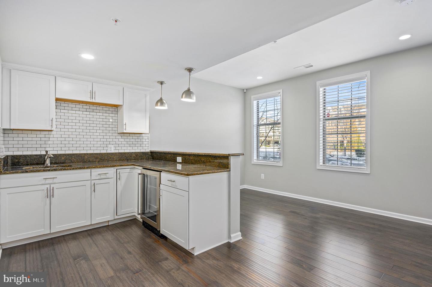 22561 Naugatuck Sq
