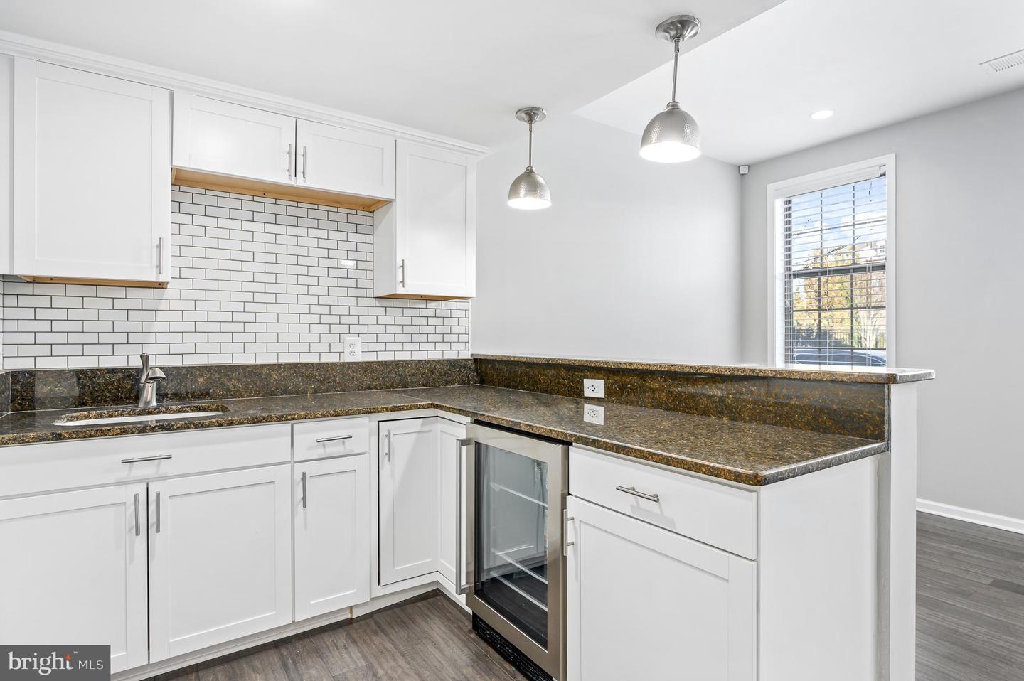 22561 Naugatuck Sq