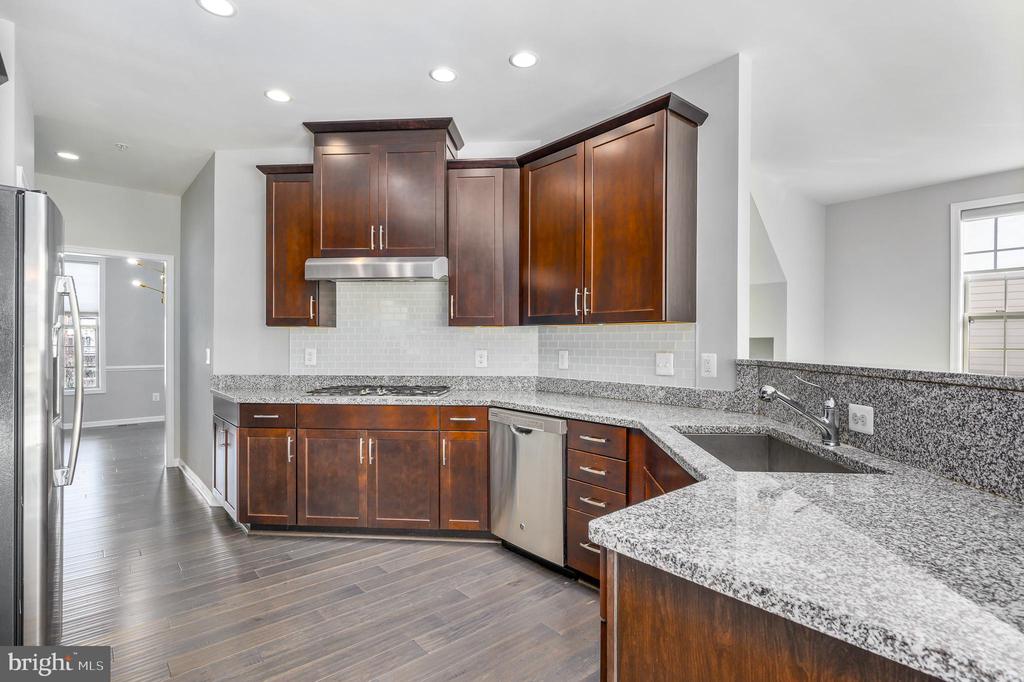 22561 Naugatuck Sq