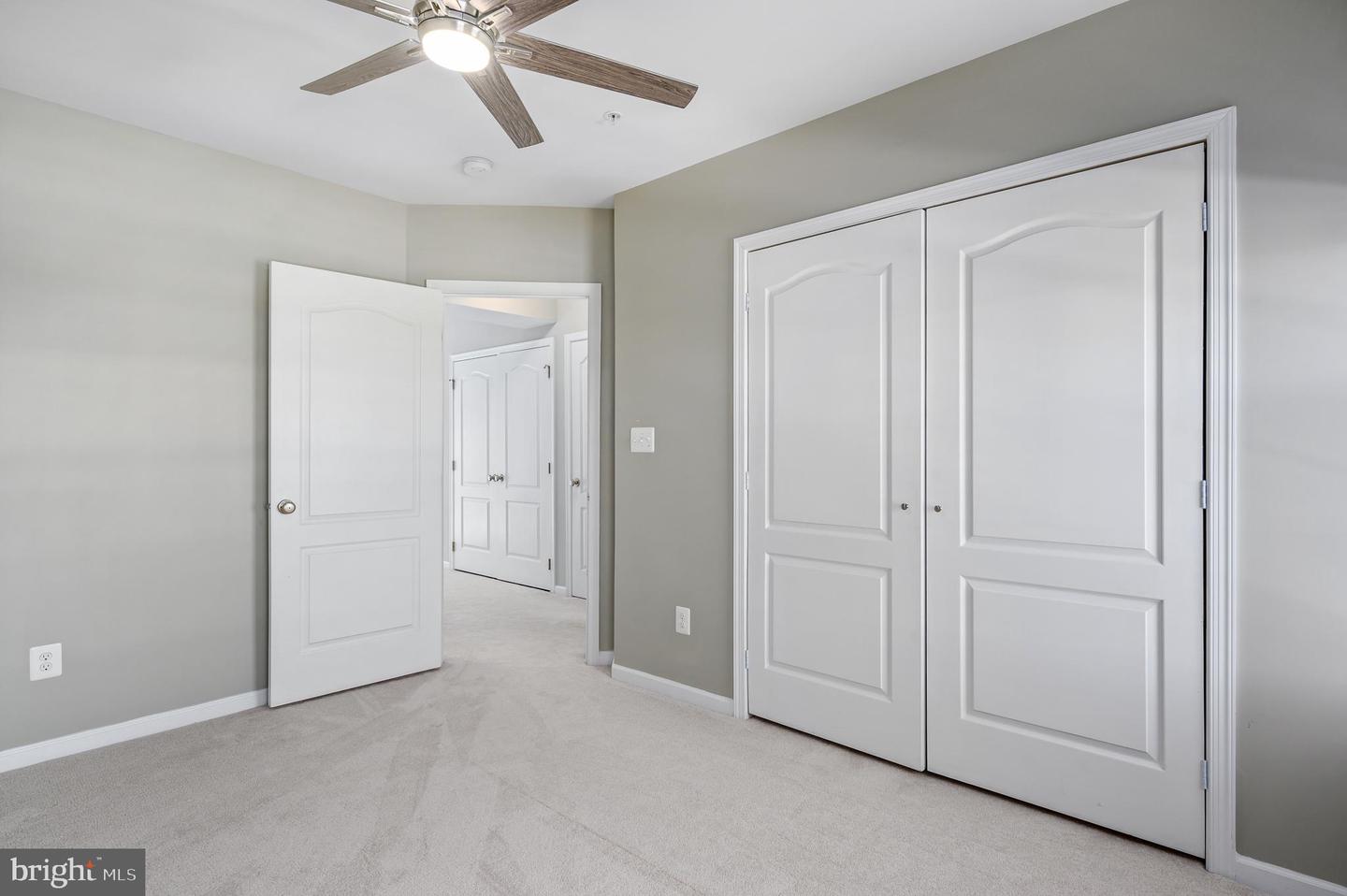 22561 Naugatuck Sq