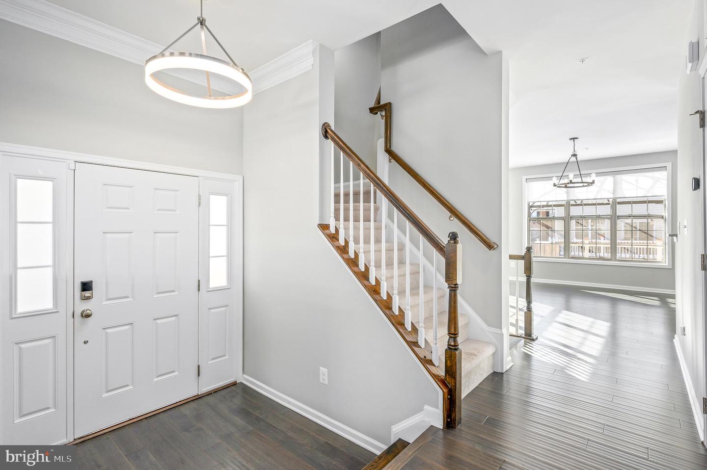22561 Naugatuck Sq
