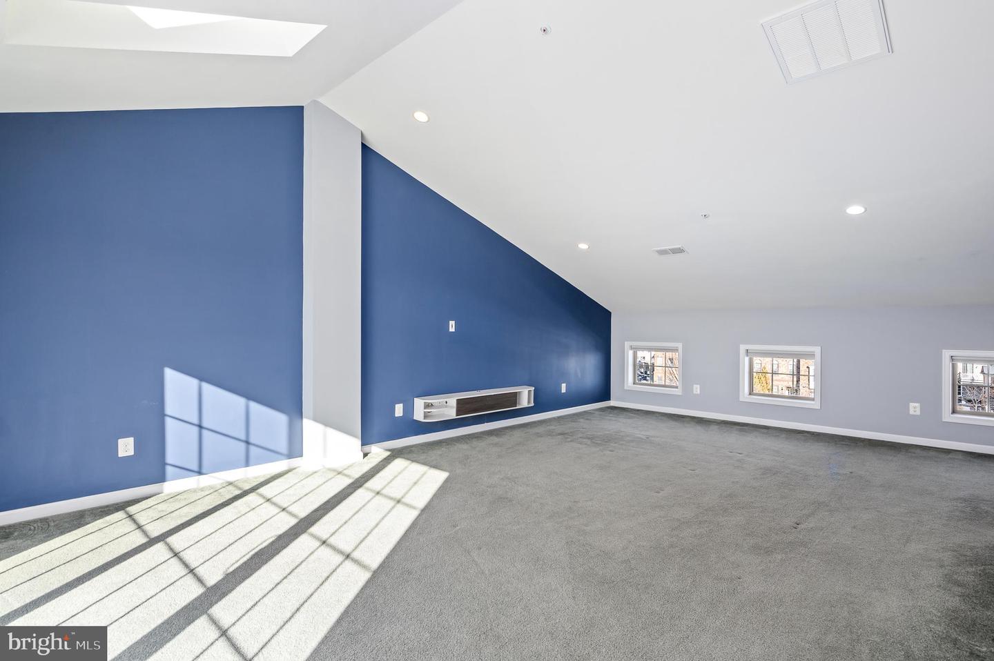 22561 Naugatuck Sq