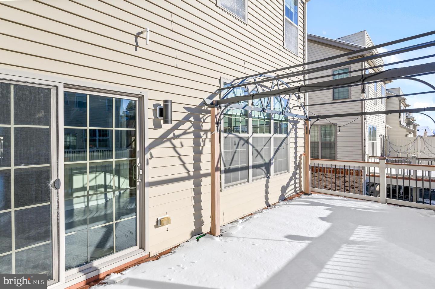 22561 Naugatuck Sq