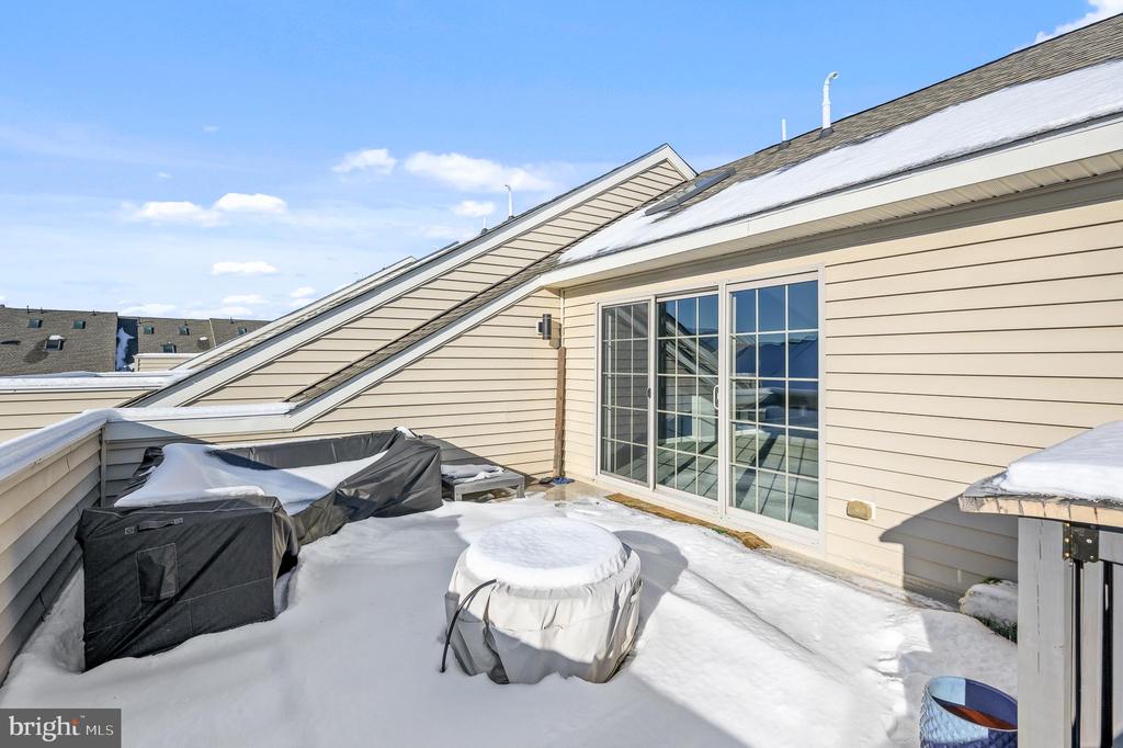 22561 Naugatuck Sq