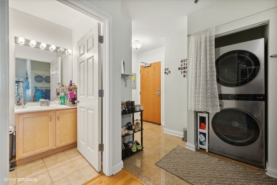 8 W Monroe Street Unit: 504