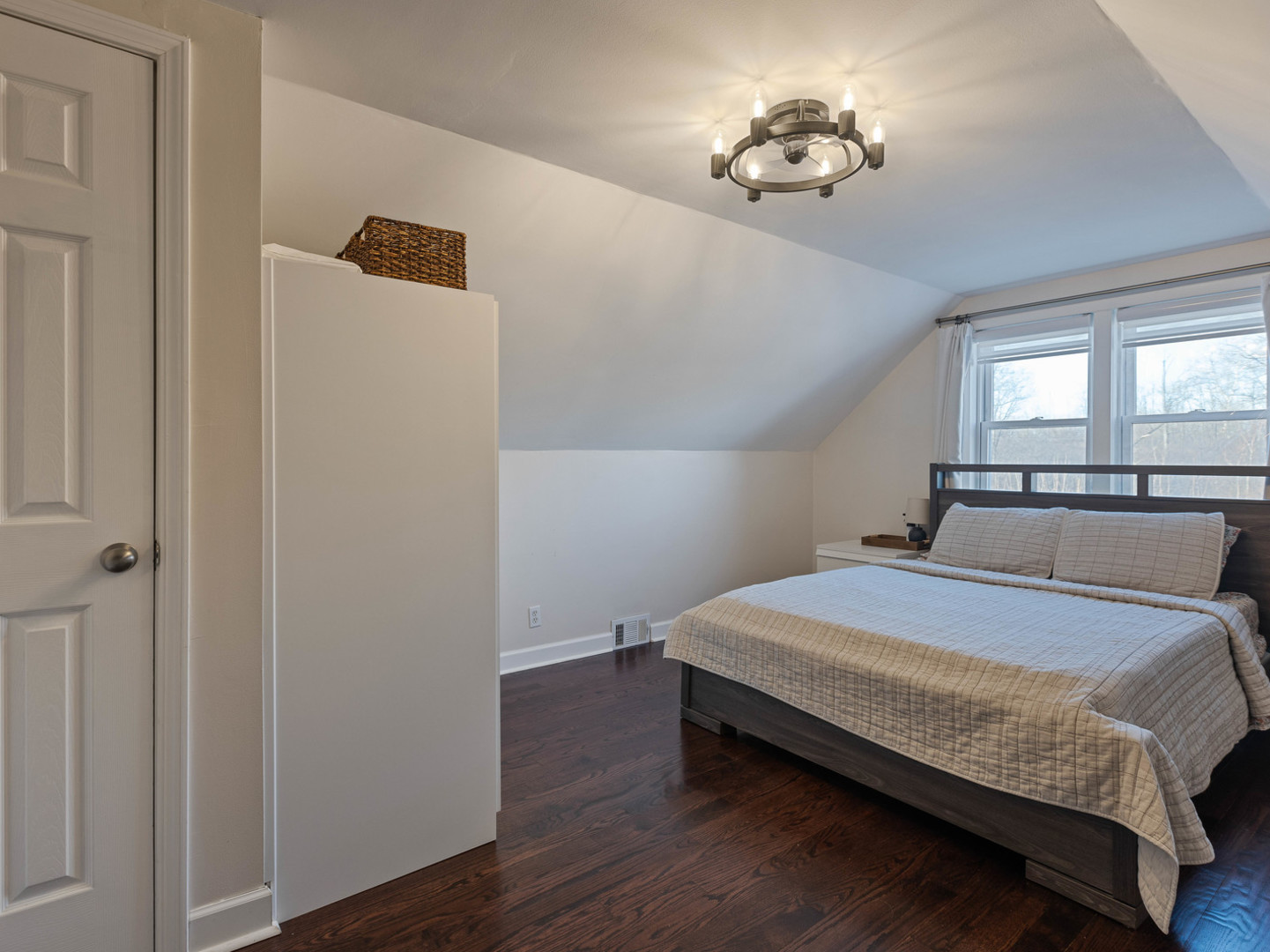 3939 N Cumberland Avenue