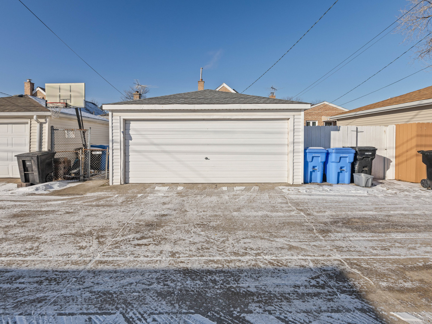 3939 N Cumberland Avenue