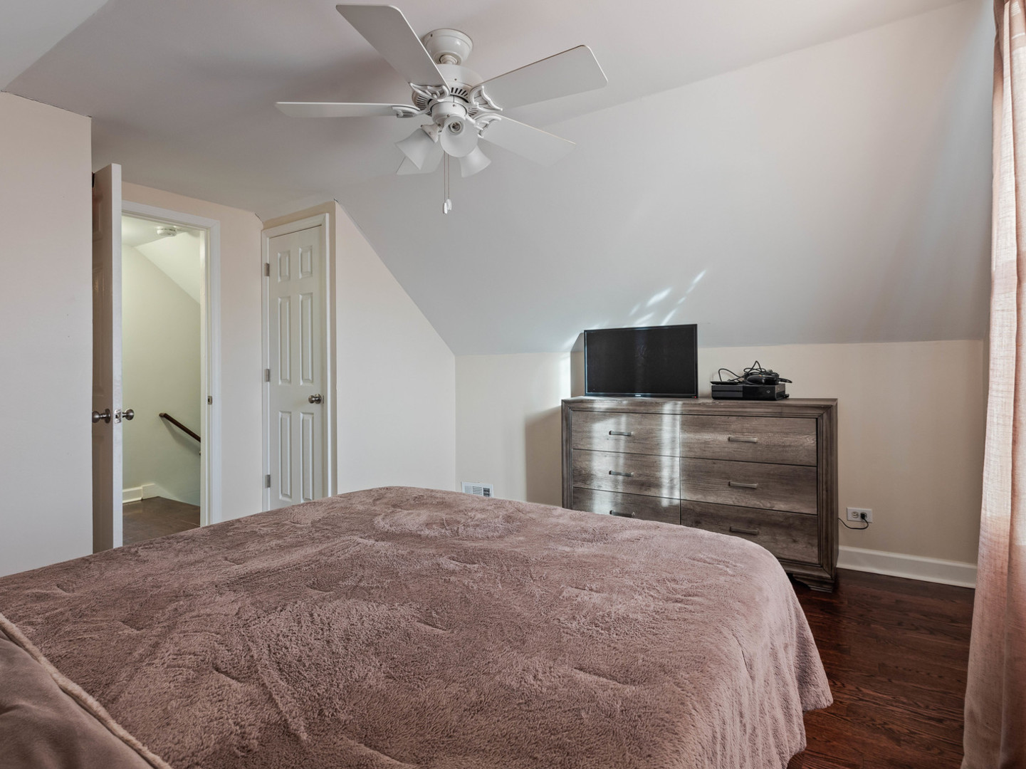 3939 N Cumberland Avenue