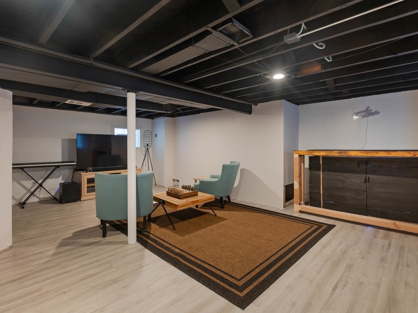 3939 N Cumberland Avenue