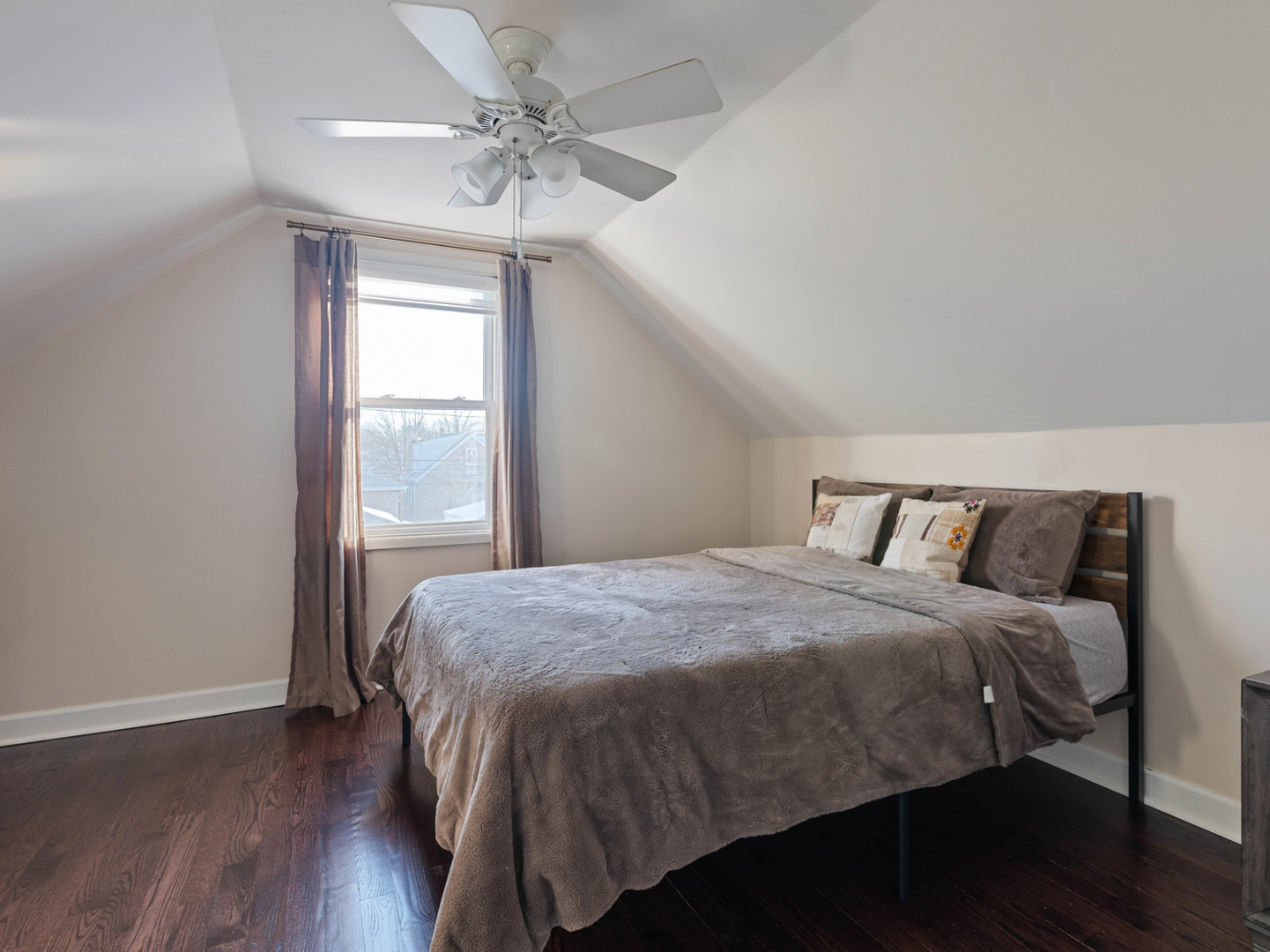 3939 N Cumberland Avenue