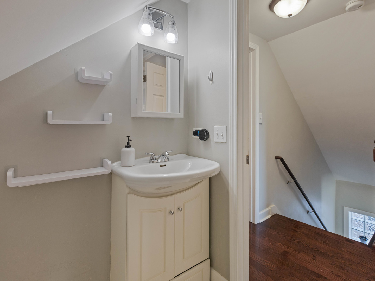 3939 N Cumberland Avenue