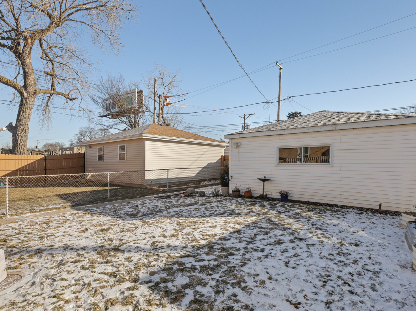 3939 N Cumberland Avenue