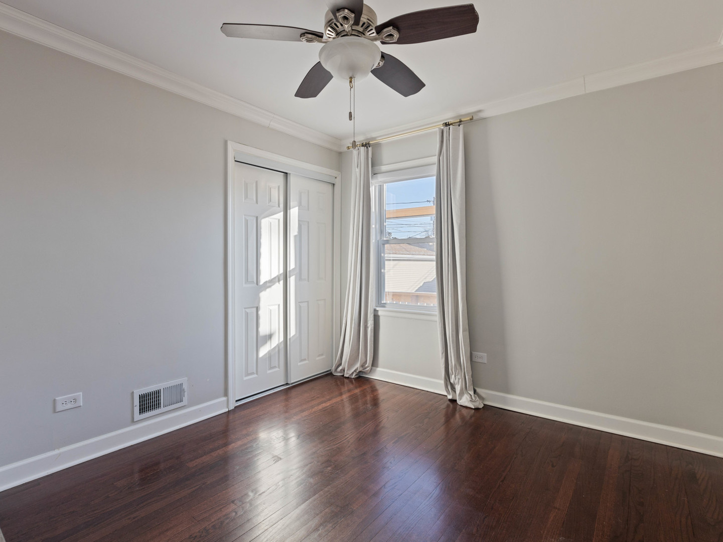 3939 N Cumberland Avenue