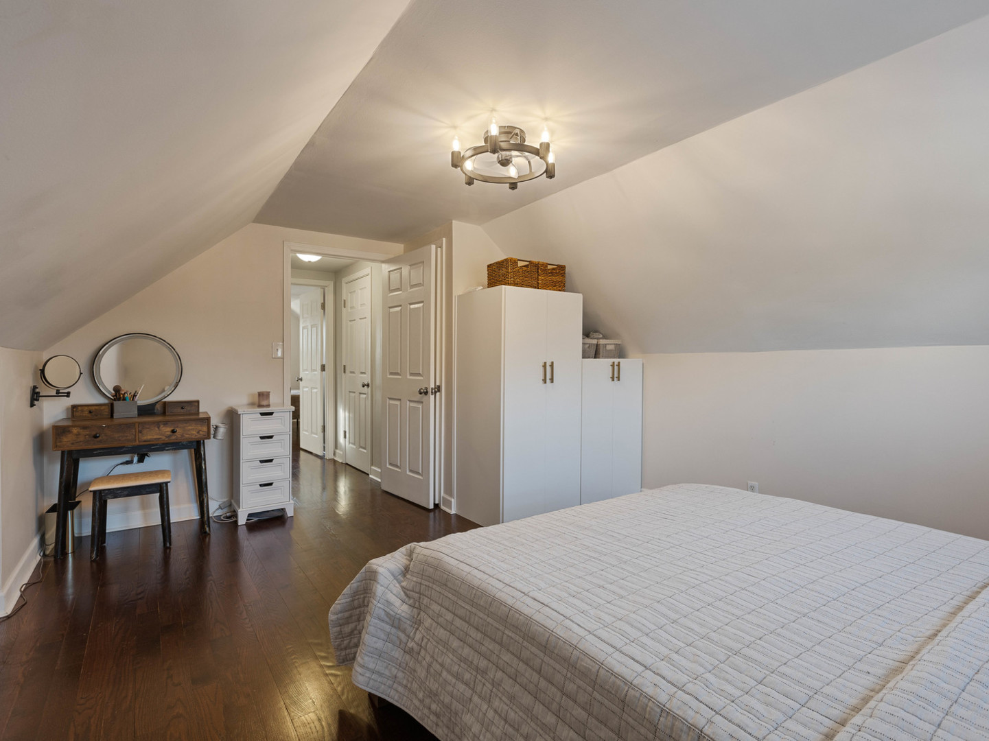 3939 N Cumberland Avenue