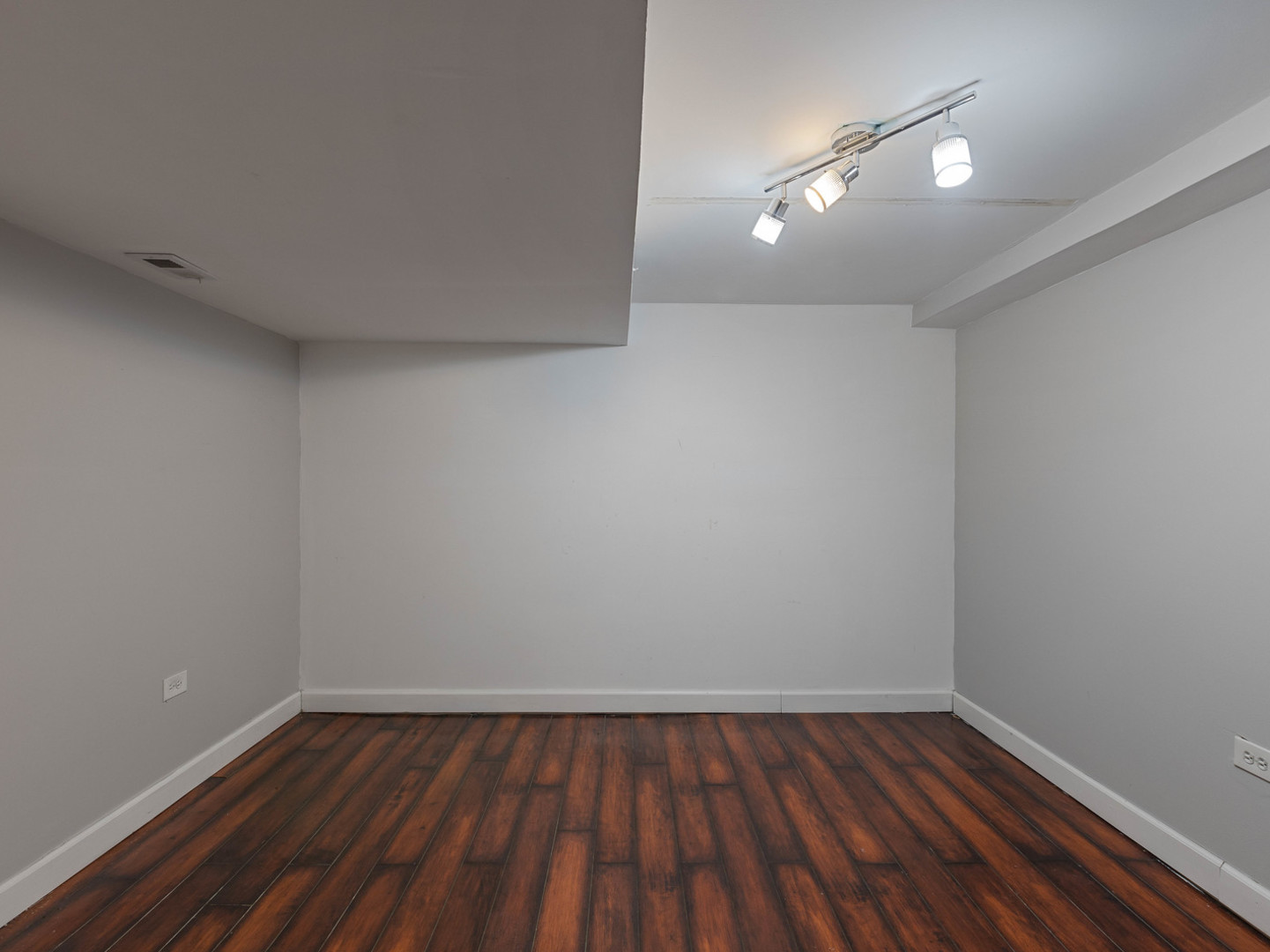 3939 N Cumberland Avenue