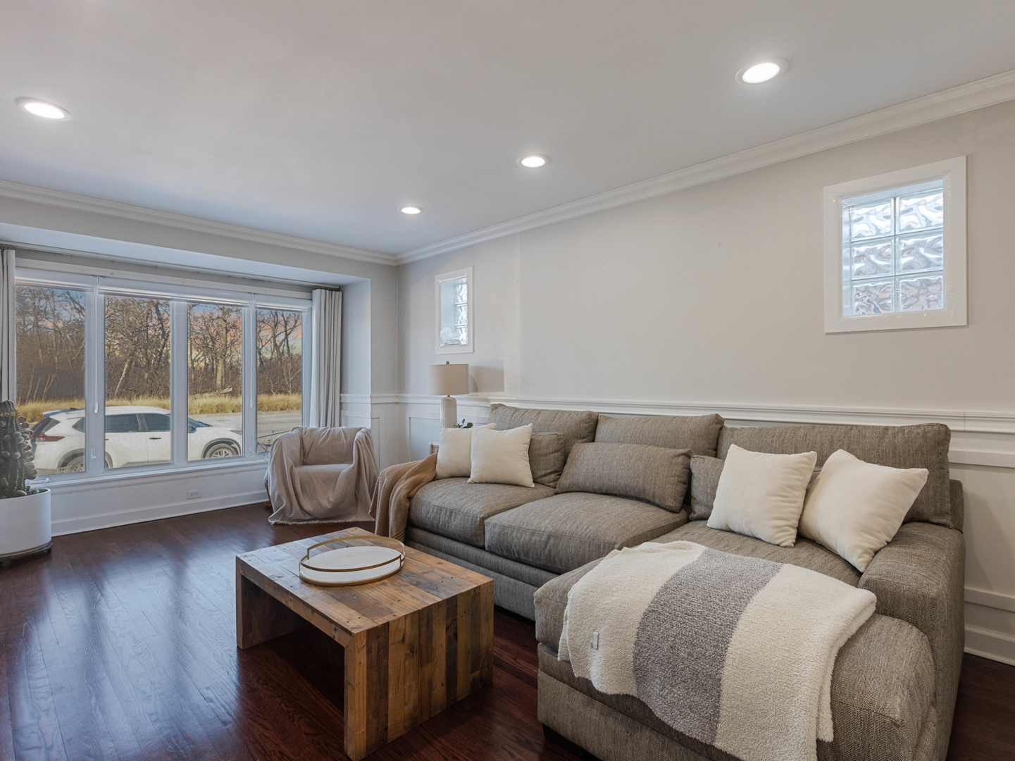 3939 N Cumberland Avenue