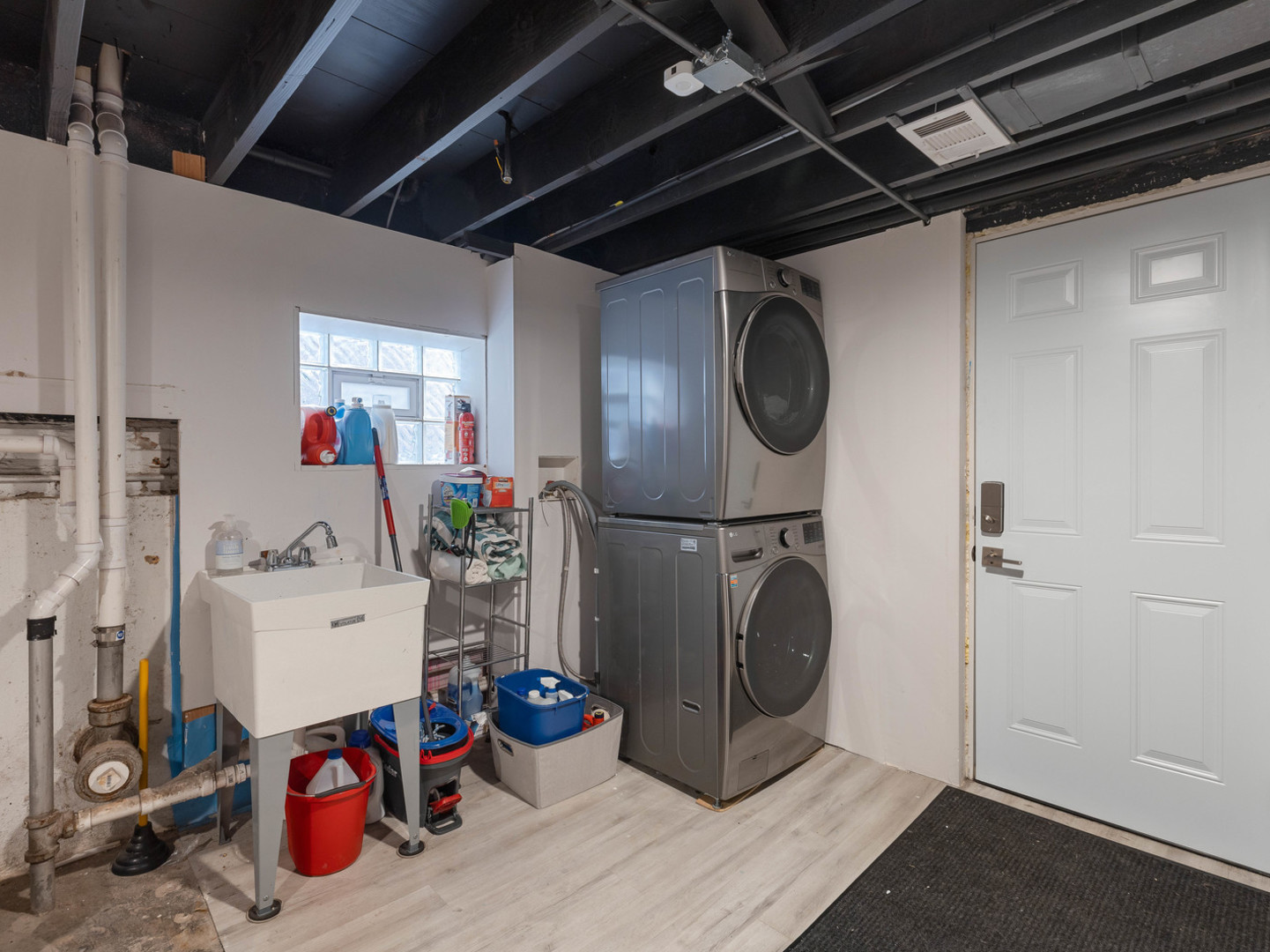 3939 N Cumberland Avenue