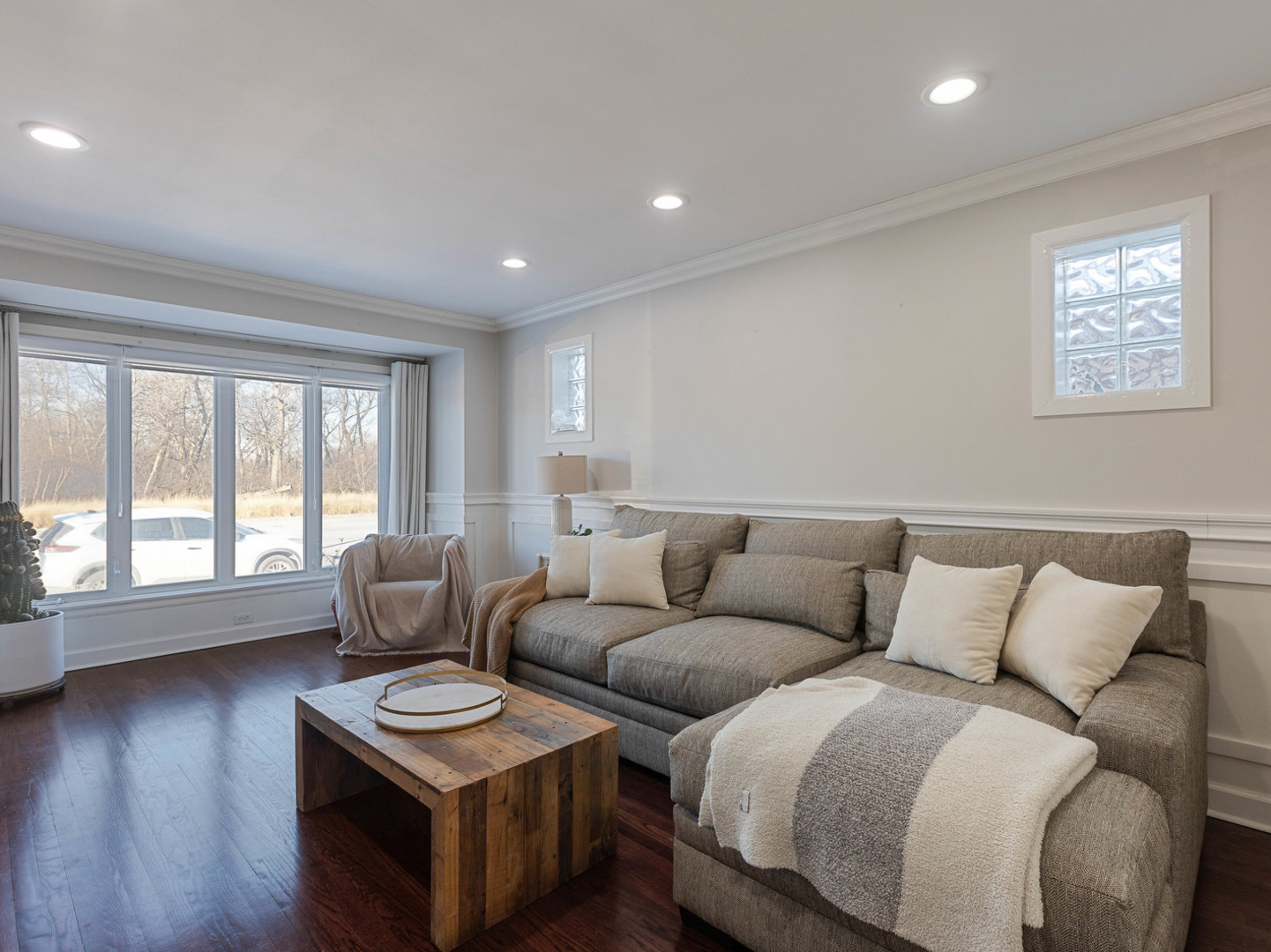 3939 N Cumberland Avenue