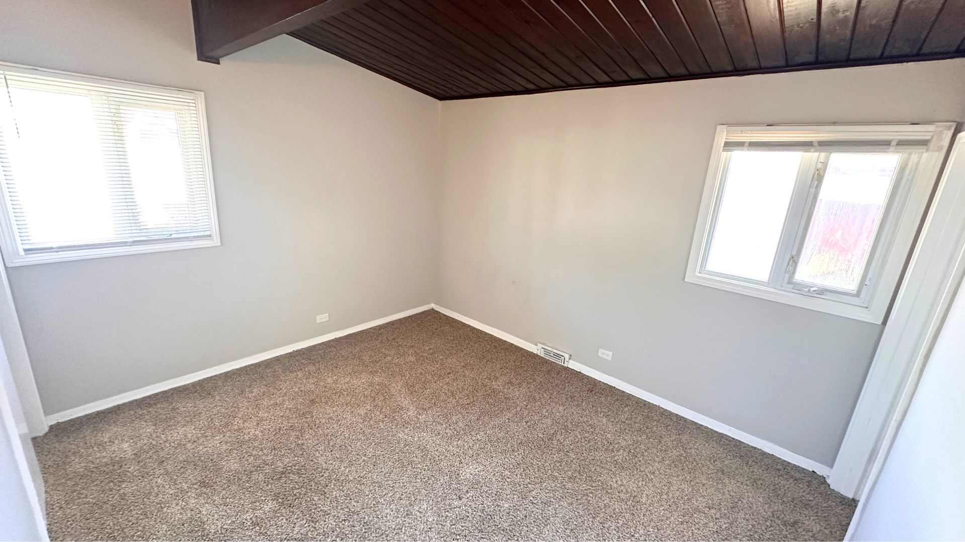 15203 Meadow Lane